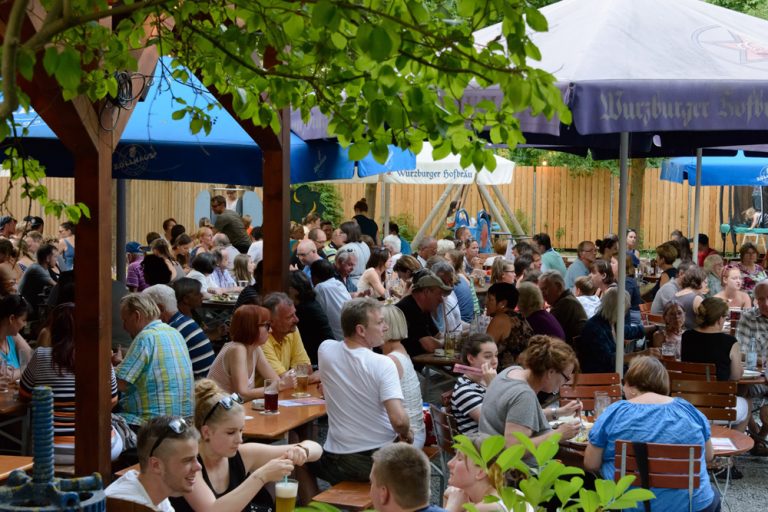 Zollhaus Wuerzburg Biergarten für die ganze Familie